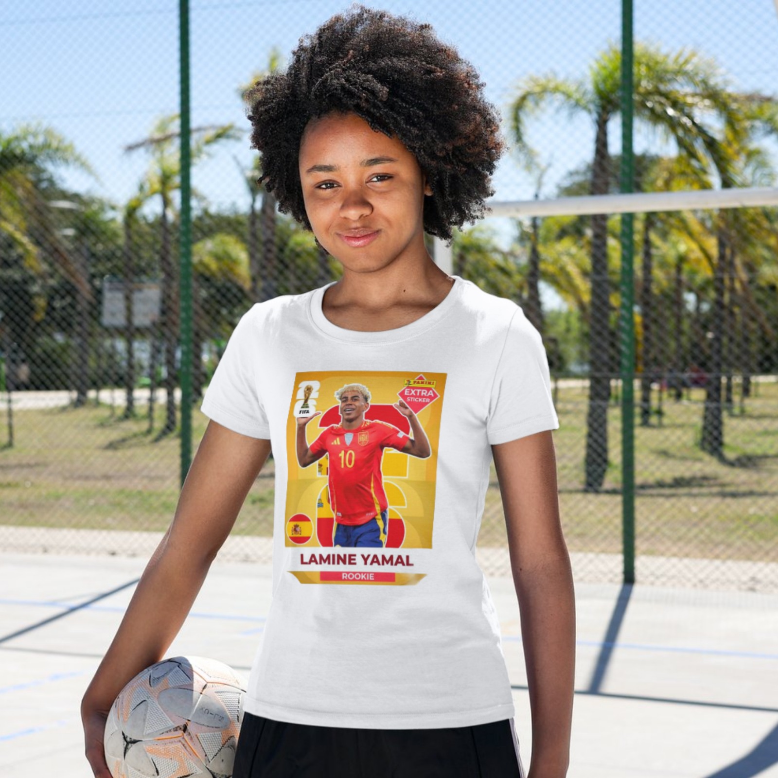 Camiseta blanca personalizada con cromo Panini de Lamine Yamal